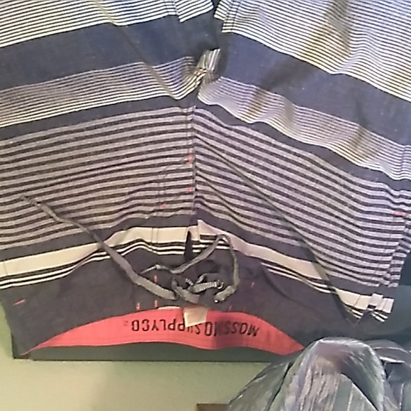 Mossimo board shorts - Picture 2 of 4